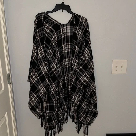 Black and White Plaid Throw Poncho - Unbranded