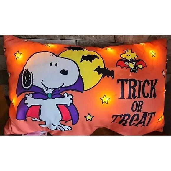 Peanuts Halloween Pillow Lights Up Snoopy Vampire Trick Or Treat New