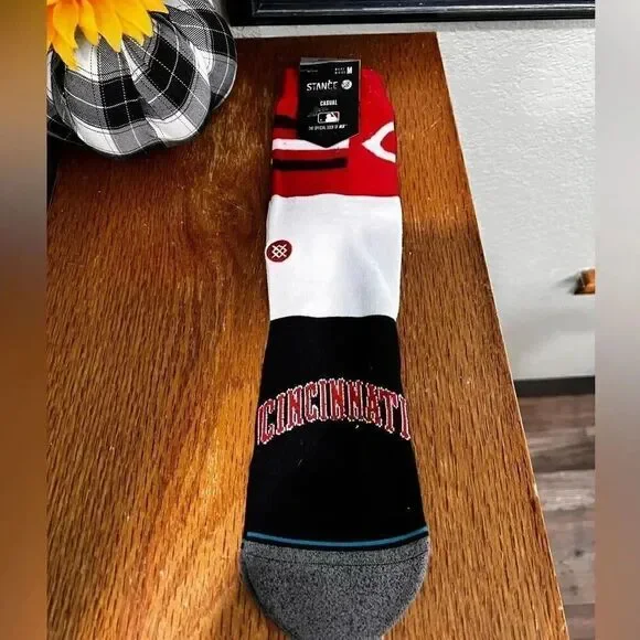 NWT Stance MBL Cincinnati Reds Casual Socks . Men 6-8.5, Women 8-10.5   #33