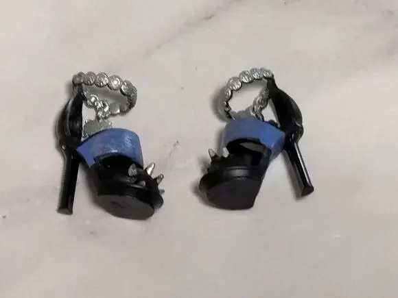 Rainbow Vision Shadow High Doll Uma Vanhoose Accessory Shoes Blue Black Heels