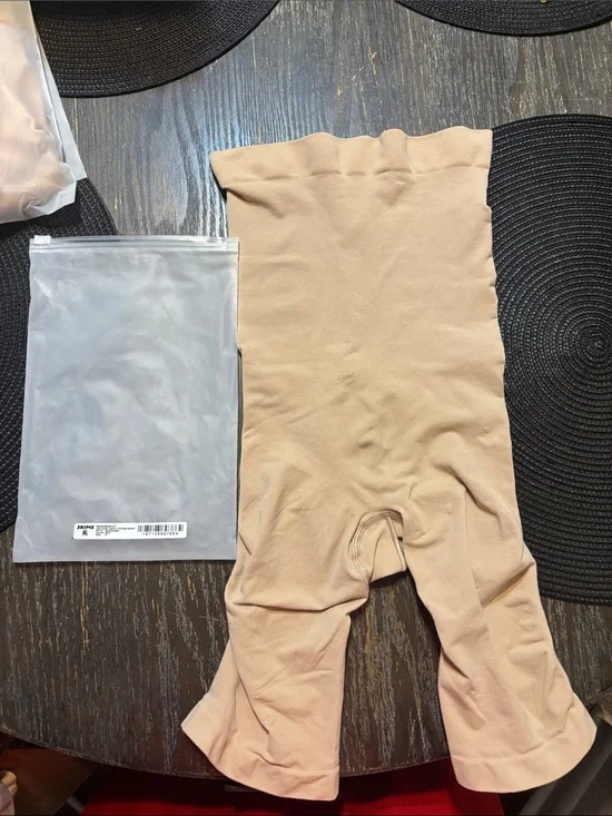 SKIMS seamless sculpt high above knee shorts clay medium