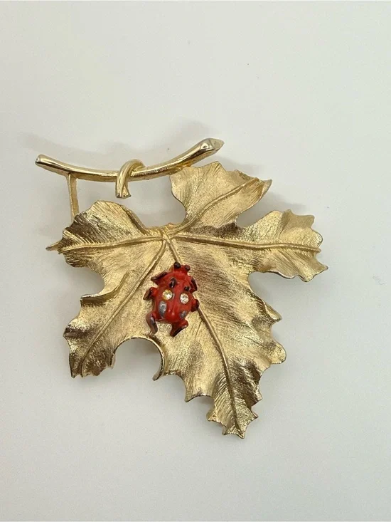Vintage Sarah Coventry Gold Tone Maple Leaf Ladybug Brooch Pin