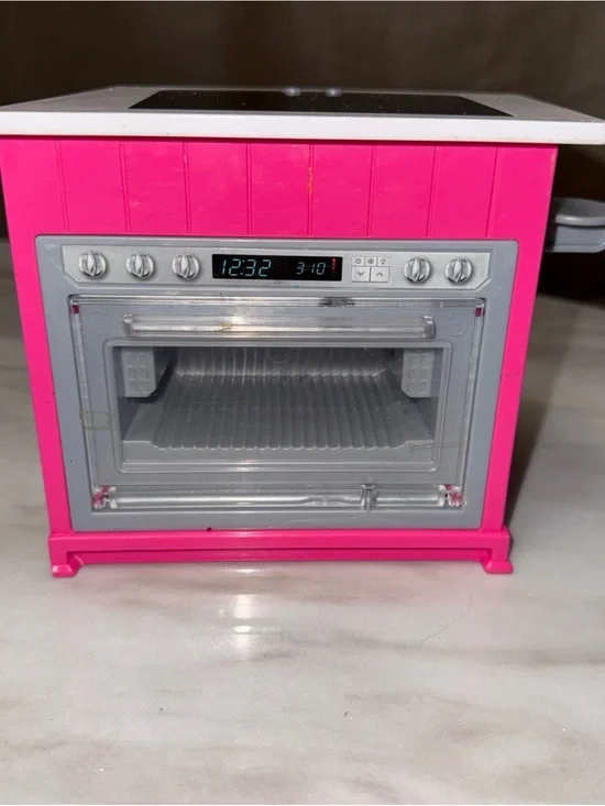 Barbie Dreamhouse stove, oven lights up and makes noise