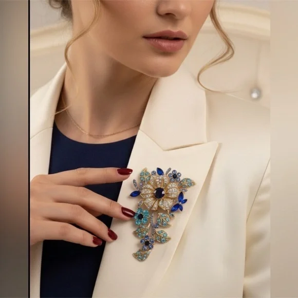 ✨NEW Elegant Gold and Blue Floral Statement Necklace
