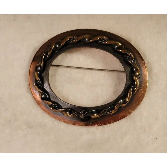 Vintage Copper Unsigned Oval Brooch With Rope Twist‎ Accent