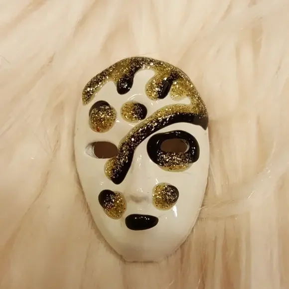 MARDI‎ GRAS GOLD BLACK GLITTER BROOCH