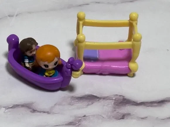 Disney Squinkies Frozen Anna & Kristoff with Accessories Boats and Bed