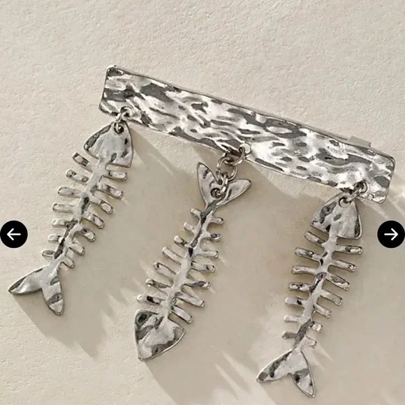 FREE PEOPLE  Fish Outta Water Brooch - Silver