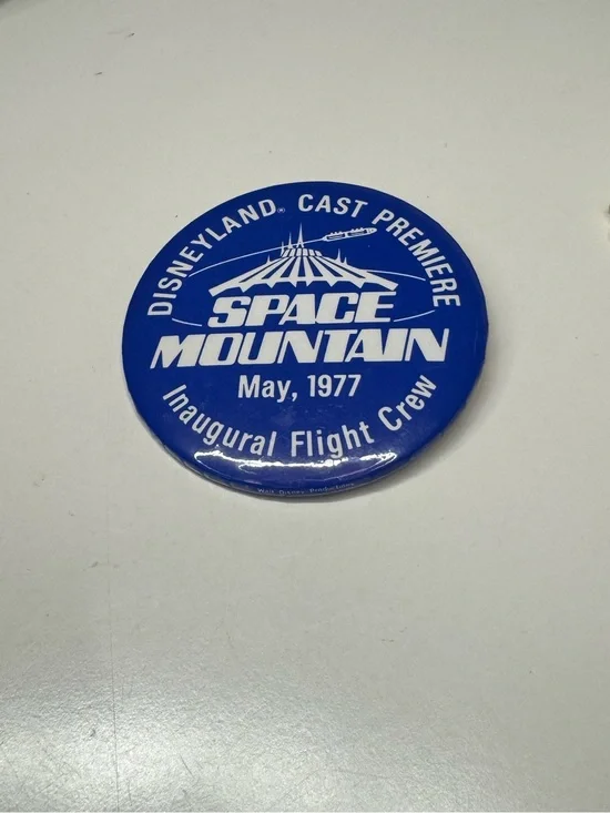 1977 Vintage Official Disneyland Cast Member Pin