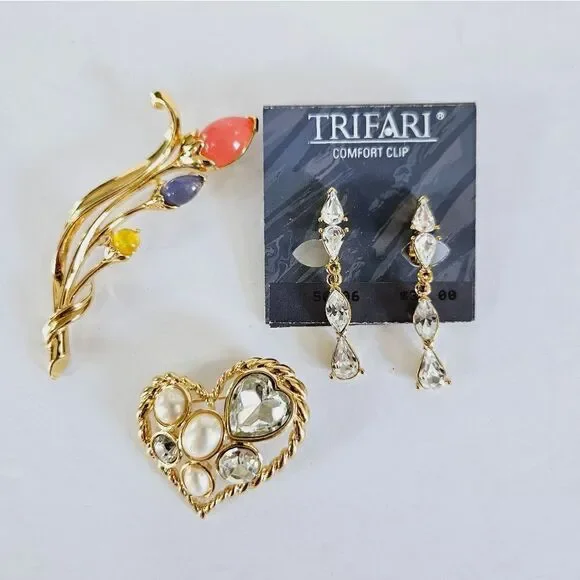 Lot 3 Trifari Signed Rhinestone Lucite Cabochon Floral Heart Earrings Brooches
