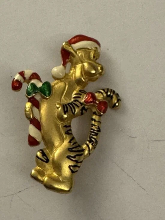 Vintage Disney Winnie The Pooh Brooch Pi. Tigger Christmas BV7