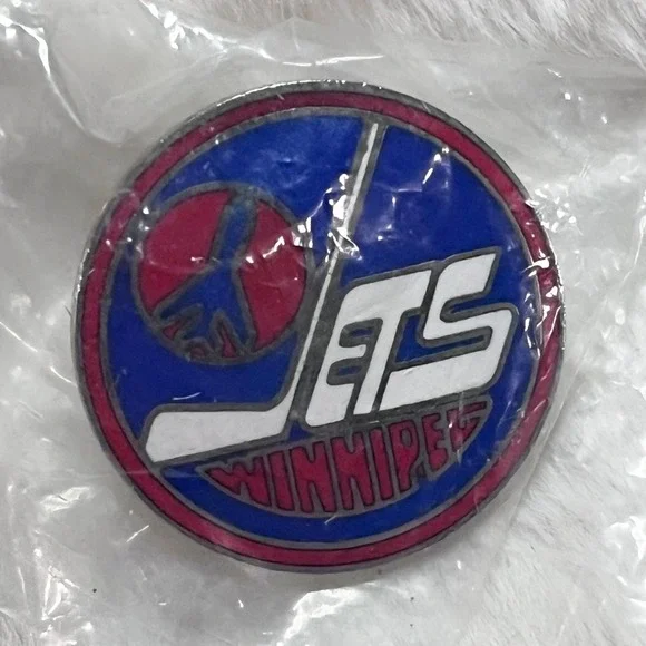 🔮‎ 5/$25 Vintage NHL Winnipeg Jets Hockey Pin