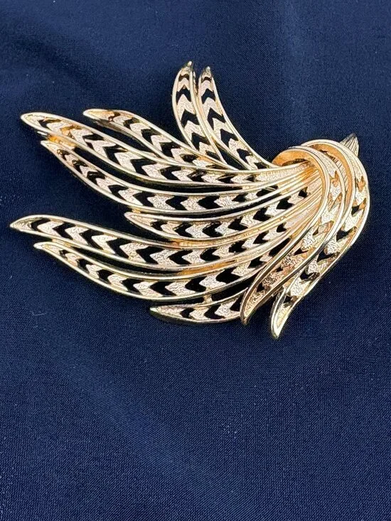 Vintage Monet Gold Tone Abstract Feather Spray Brooch Pin, Signed Openwork