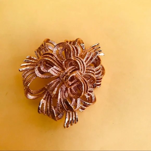 Vintage gold vintage brooch