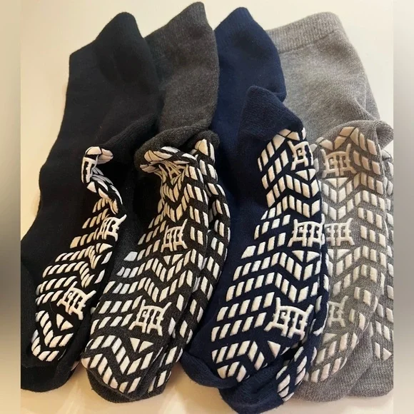ZAKASA NON-SLIP GRIP CREW SOCKS-GRIPPY SOCKS FOR MEN  NAVY-BLACK-CHARCOAL-GREY.