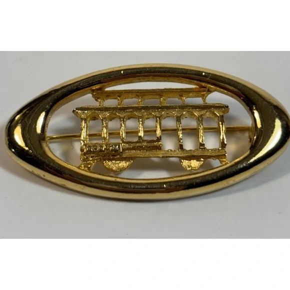 Vintage Brooch‎ Pin with Tiny Details San Francisco Gold Tone Cable Car