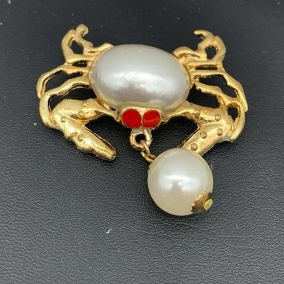 Gold tone crab brooch with faux pearl