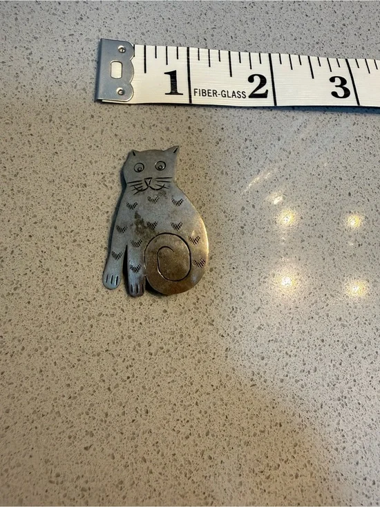 Cute Cat Shaped Silver Pin/Brooch -
