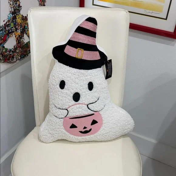 Jack O'Lantern Lane  Halloween White/Pink/Black Ghost in Witch Hat Pillow