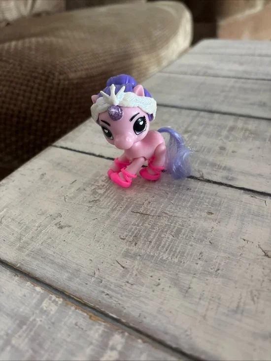 Zuru Unicorn Squad Surprise Glitter Swan Lake Ballet with Shoes & Headband!