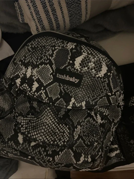 tushbaby Black & White Snake-Print Baby Bag set