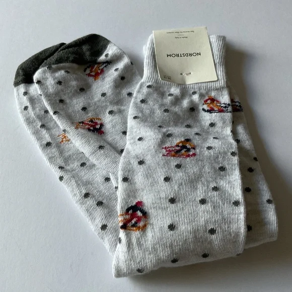 NORDSTROM MENS COTTON BLEND SOCKS DOWNHILL SKIING PRINT LIGHT GRAY OS NWT