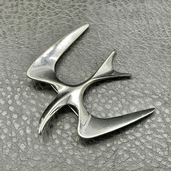 Vintage Sarah Coventry Brooch Seagull Bird Pin Silver Tone Modernist 2 Inch