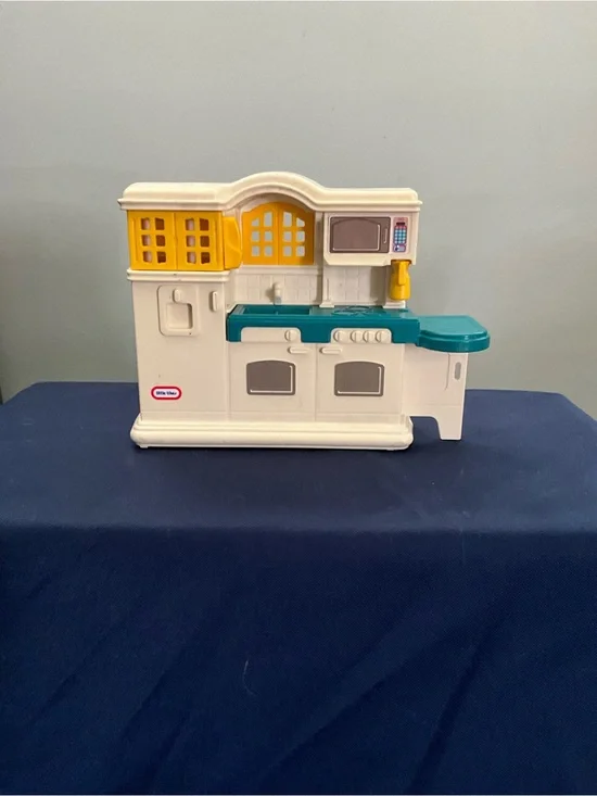 Little Tikes dollhouse White & Teal Kids Play Kitchen with Yellow Accents