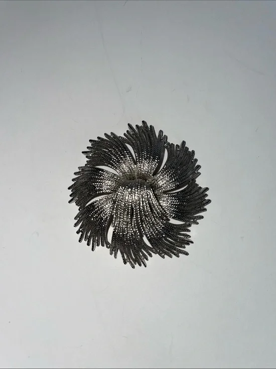 Vintage Monet Stylish Silver Floral Burst Brooch