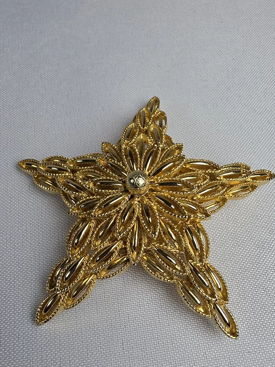 Vintage Signed Capri Gold Tone Star Brooch Textured Mid-Century Modern Pin Jewel