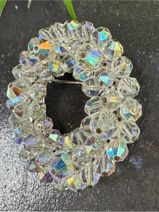 Vintage 50s Retro Aurora Borealis Faceted Crystal Bead Wreath Circle Brooch Pin