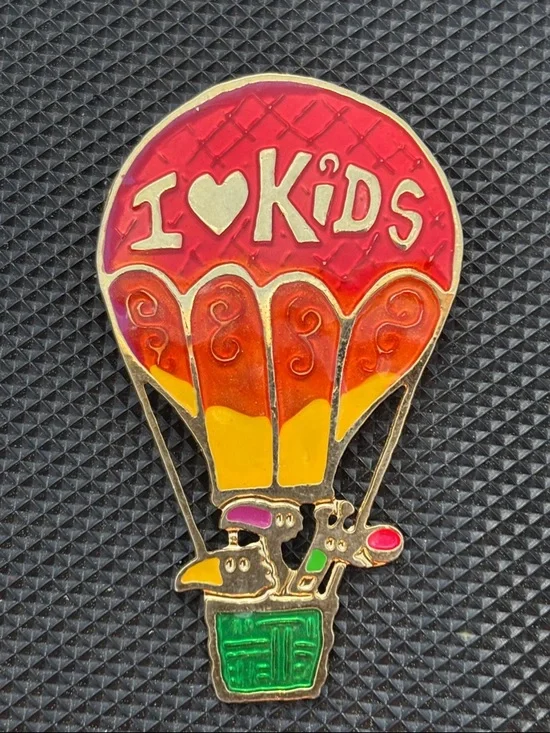 I ❤️ Kids Hot Air Balloon Enamel Lapel Pin – Colorful Adventure Brooch