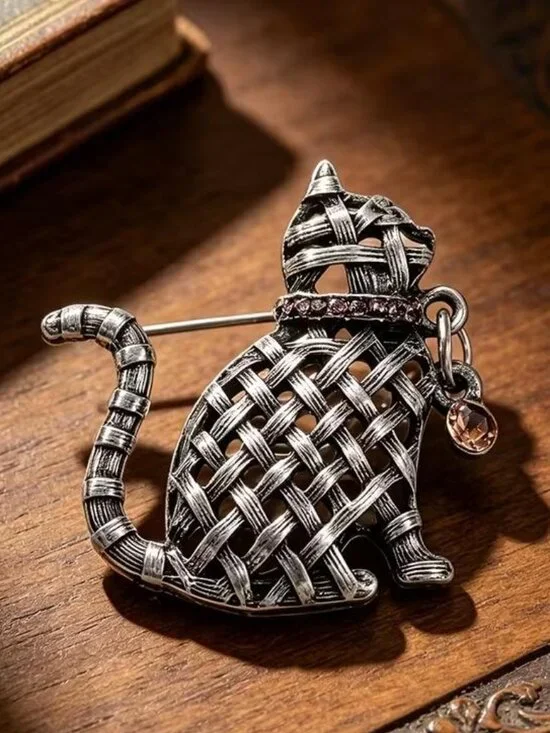 BASKET~WEAVE CAT BROOCH