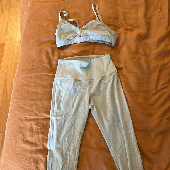 ALO Yoga Light Gray Sports Bra