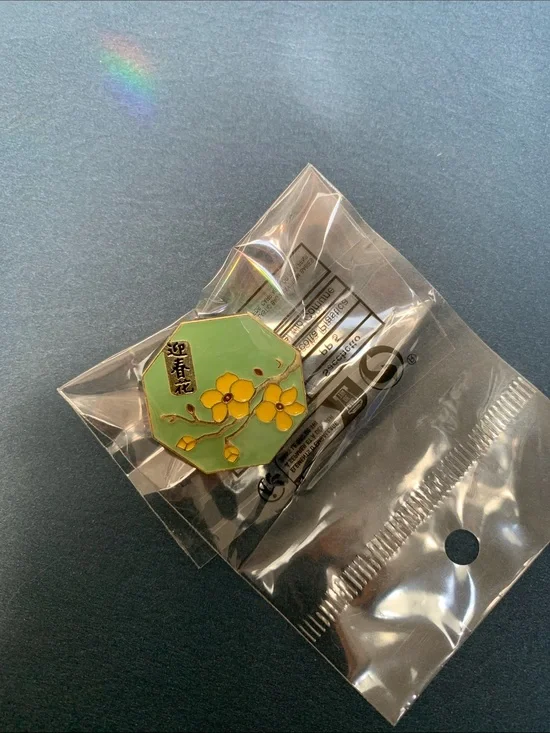 Elegant & Stylish Green Enamel Floral Octagon Brooch w/Yellow Blossoms.Brand New