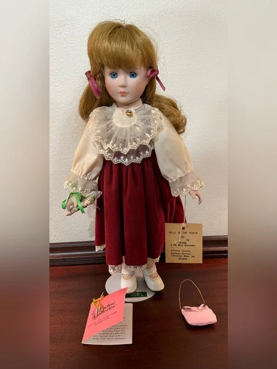 Paradise Galleries Treasury Noel 16 in Porcelain Doll.