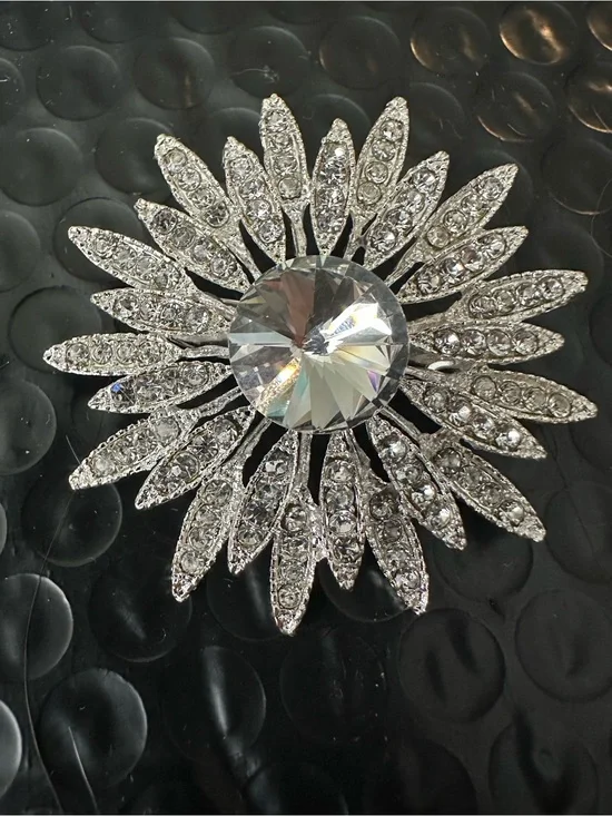 💎 Silver Tone Crystal Sunburst Flower Statement Brooch Pin Sparkly 2.25”