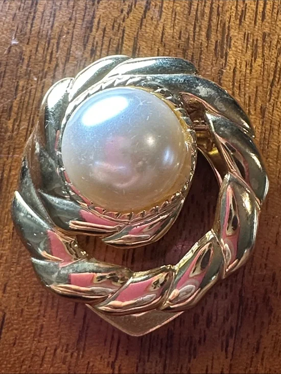 Vintage Gold-Tone Pearl Statement Scarf Clip