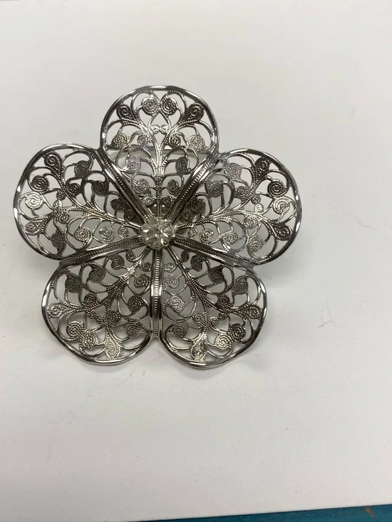 Vintage Jeri Lou Filigree Floral Statement scarf pin  in Silver Tone