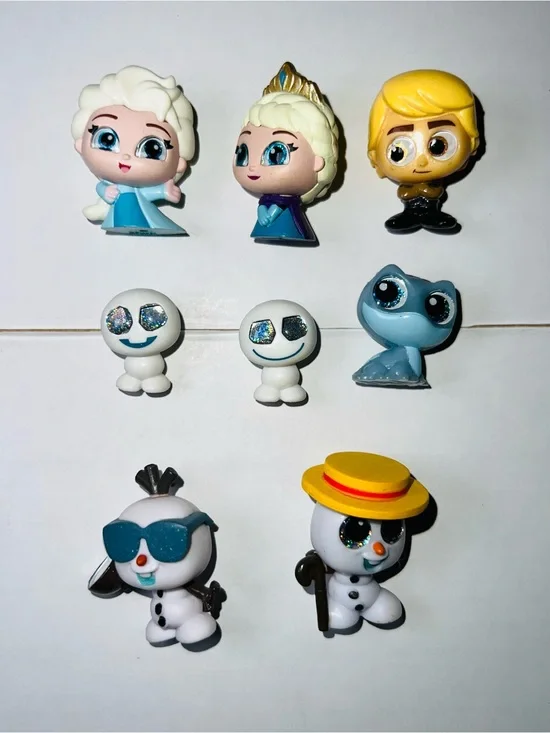 Disney Doorables  Frozen, Lot Of 8, Queen/Elsa, Olaf, Fire, Kristoff And Snowgie