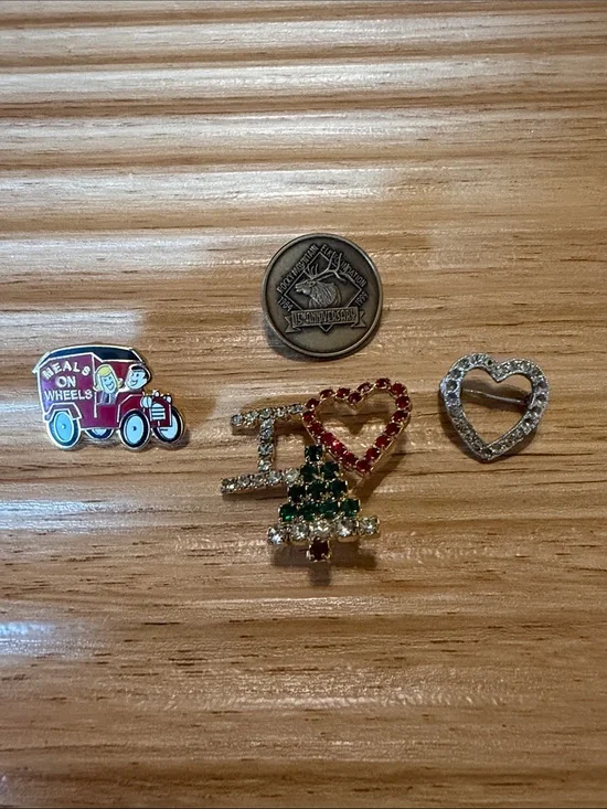 Mixed Lot of 4 Brooches/Pins