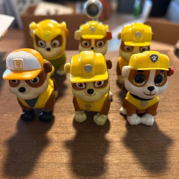 Paw Patrol‎ Yellow and Brown Pup Figures