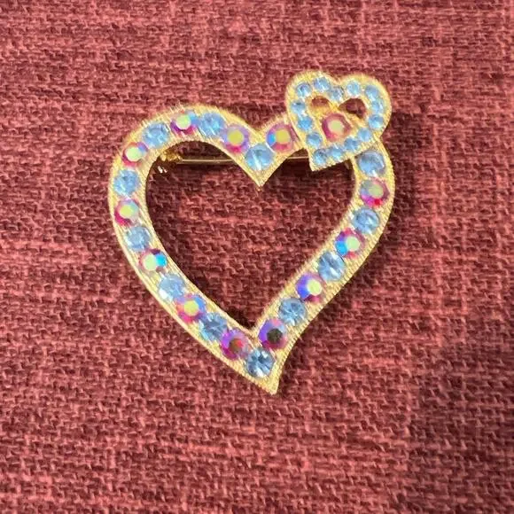 NWOT Vintage Multicolor Rhinestone Intertwined‎ Open Hearts Brooch Pin