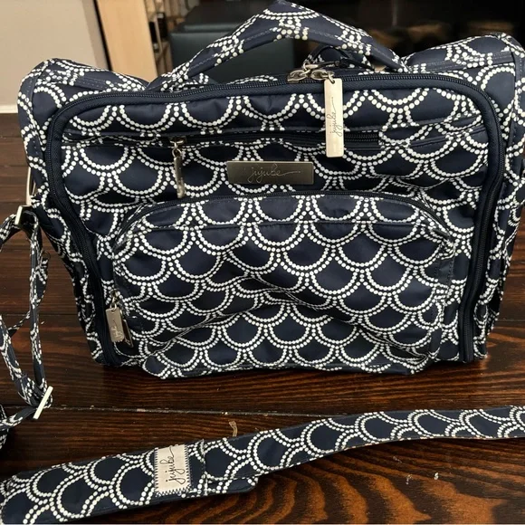 NWOT Ju-Ju-Be Navy and White Baby Bag