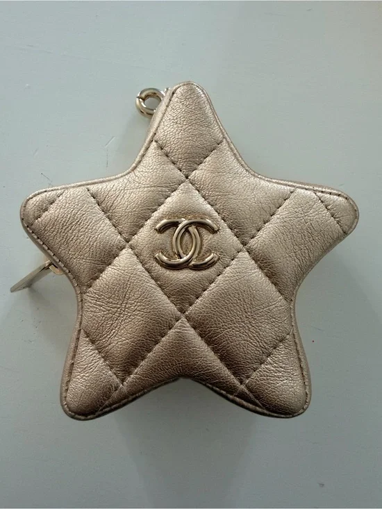 Chanel Metallic Gold Lambskin Walk Of Fame Star Clip On Coin Purse
