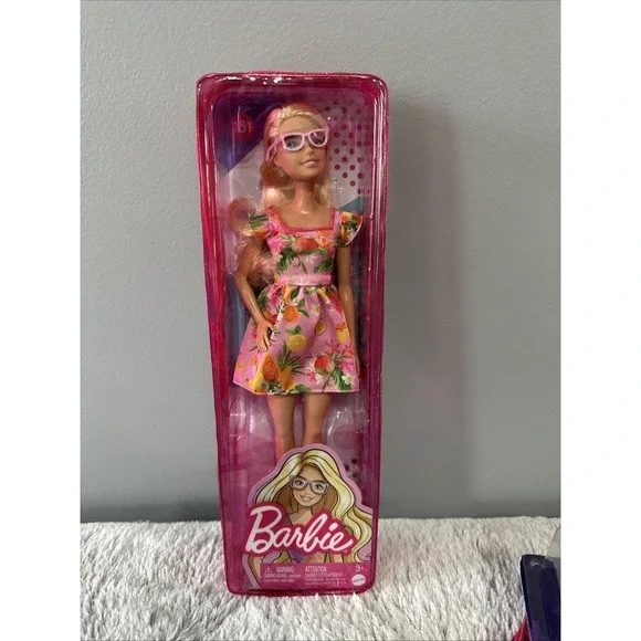 2021 Fashionista Barbie Blonde‎ Glasses Doll #181 HBV15 NRFB