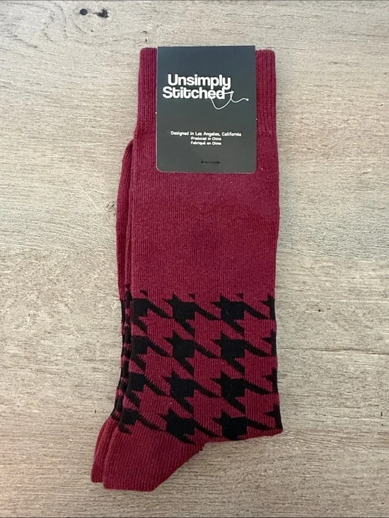 Men’s Burgundy and Black Houndstooth Dress Socks