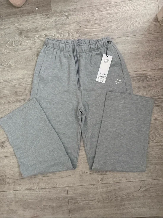 ALO Yoga Heather Gray Straight Leg Sweatpants