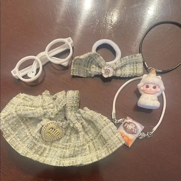Labubu dress bow chips mini doll and Glasses nwt green tweed