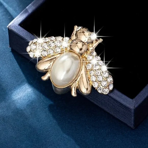 Elegant Bee Brooch 🐝 Golden-Tone Pin with Pearl Beads | Holiday Gift (A0-2)
